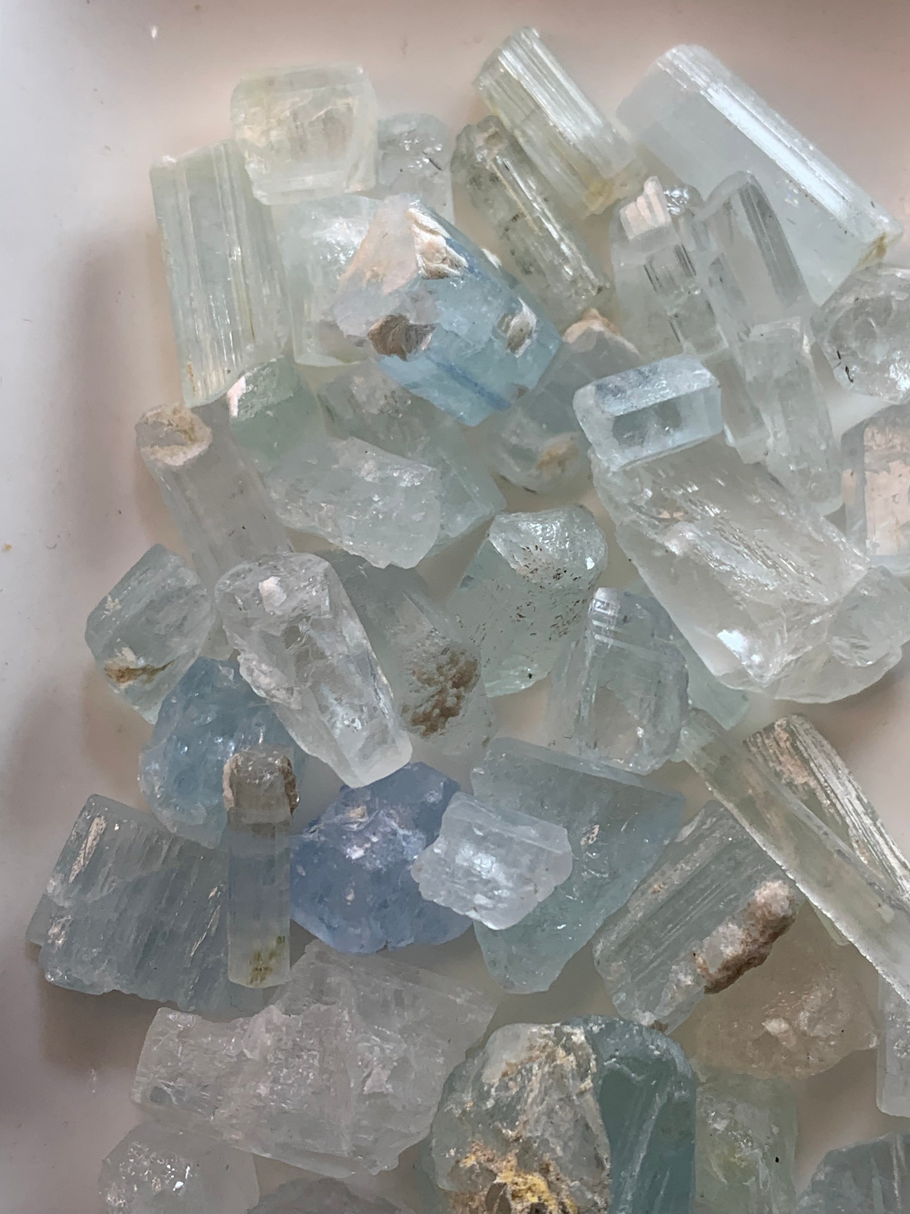 400 Carats Natural Crystals of Aquamarine Rough Gemstones