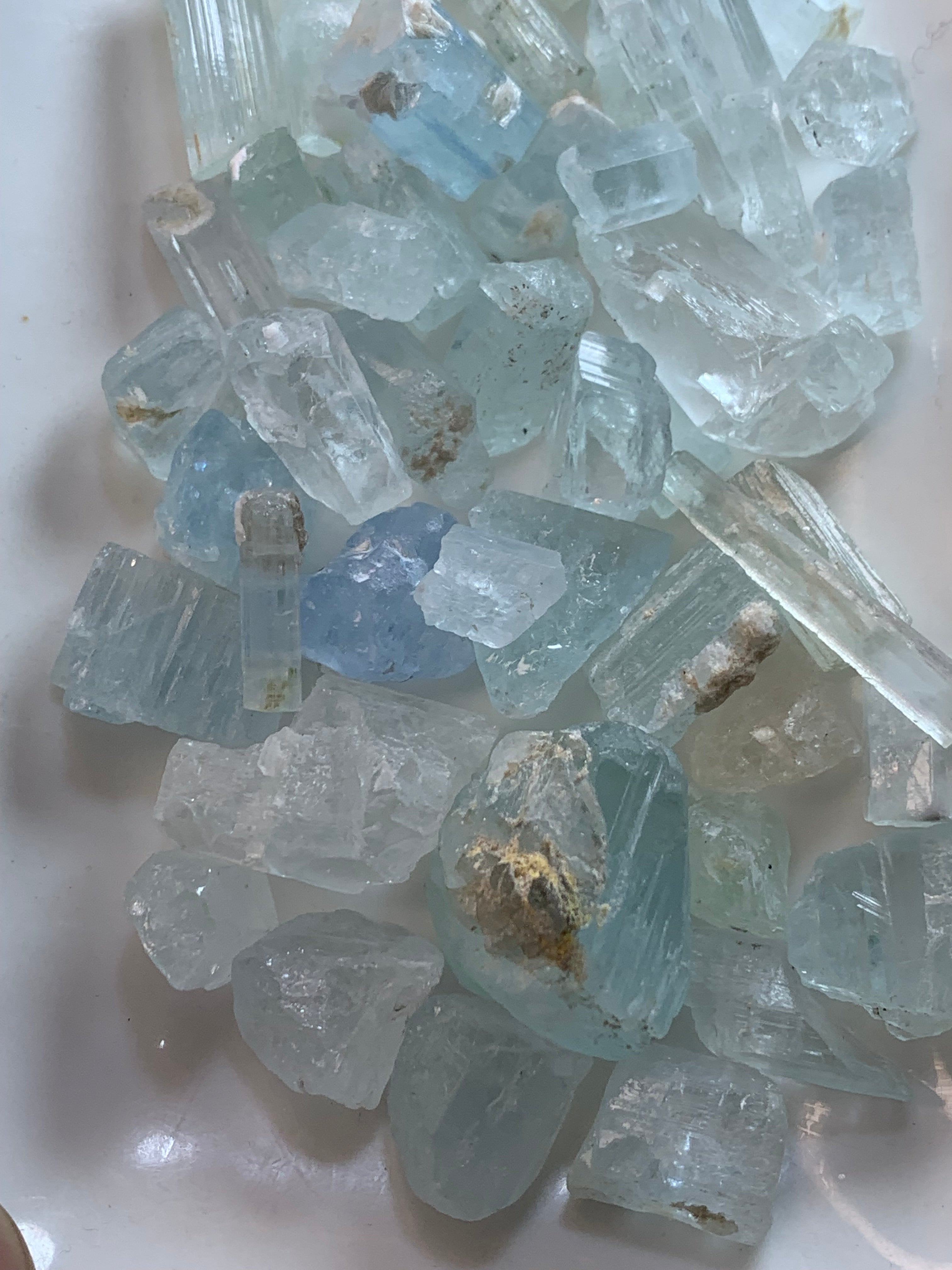 400 Carats Natural Crystals of Aquamarine Rough Gemstones