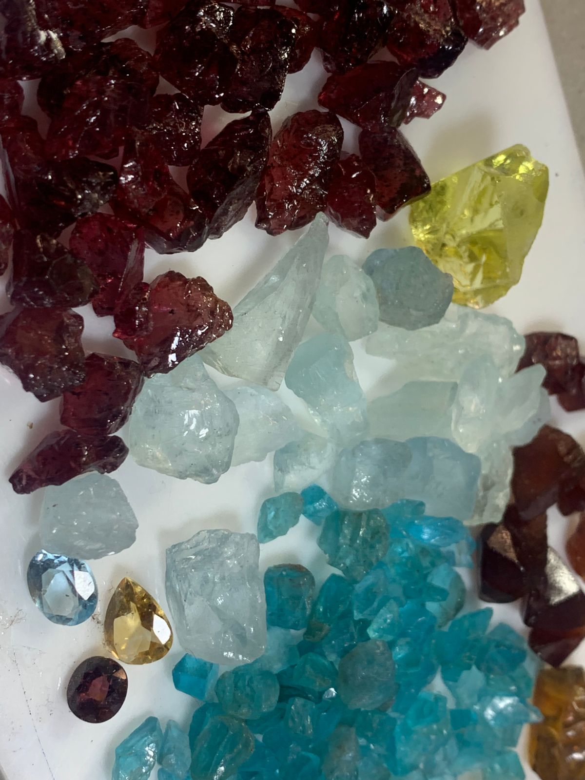 Small Parcel of Facet Grade Rough Stones and Loose Cut Gemstones