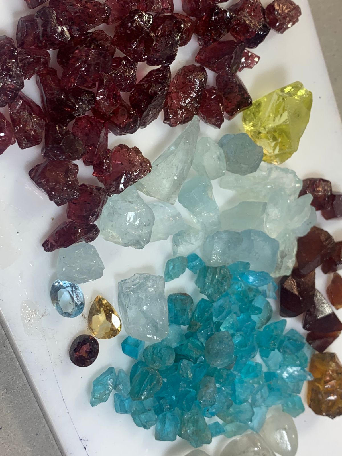 Small Parcel of Facet Grade Rough Stones and Loose Cut Gemstones