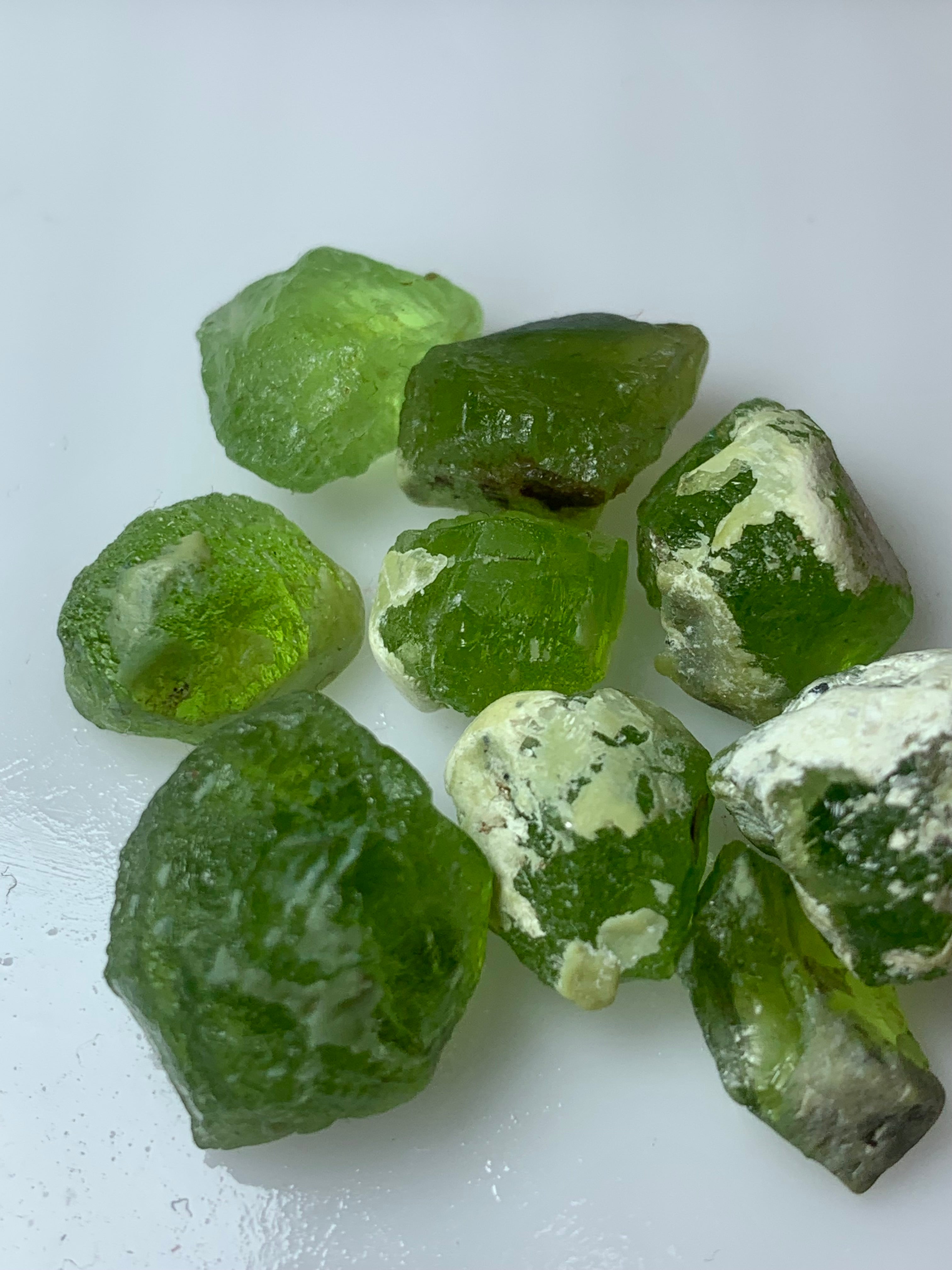 Peridot crystal structure