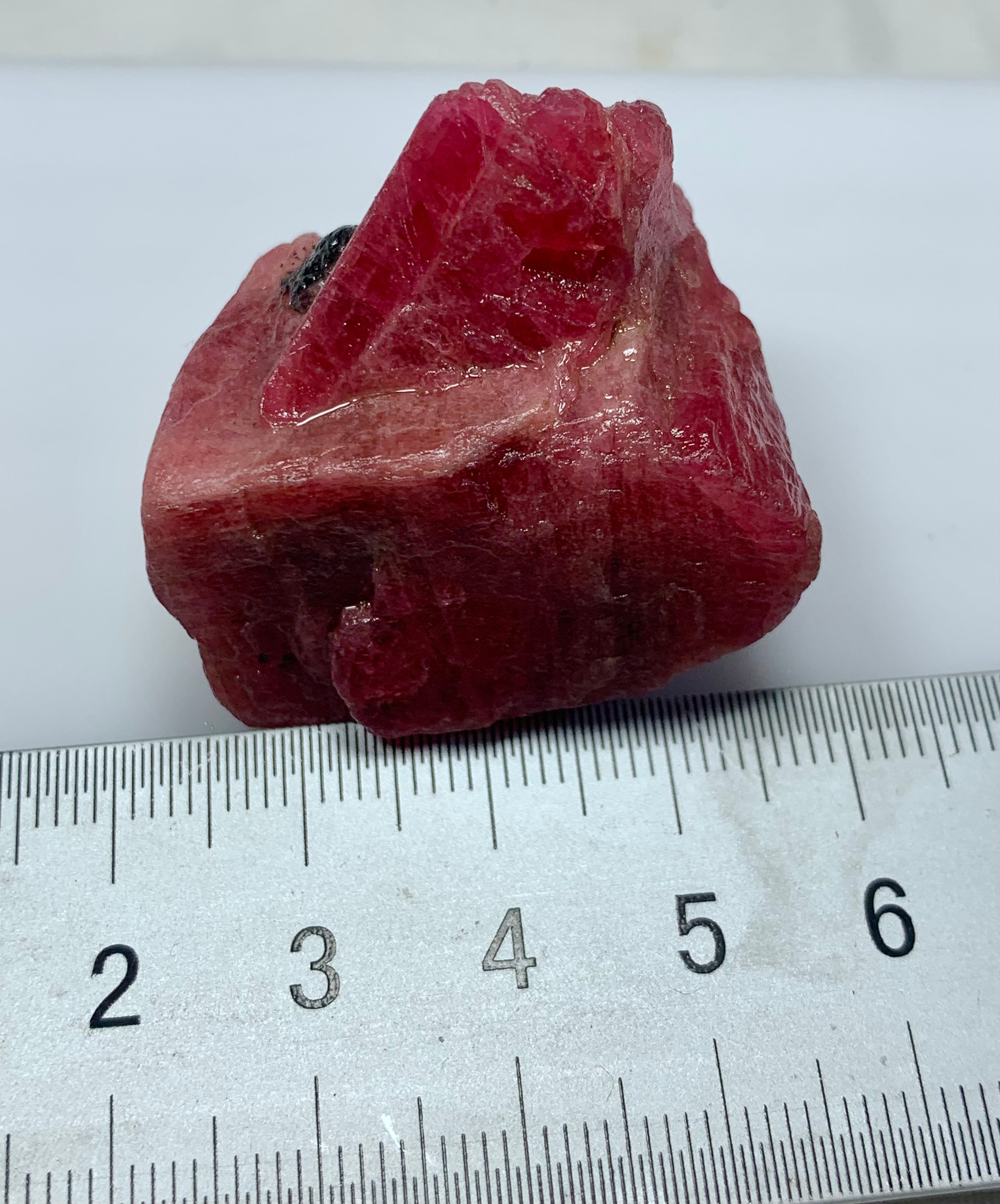 Rhodonite rough stone cutting