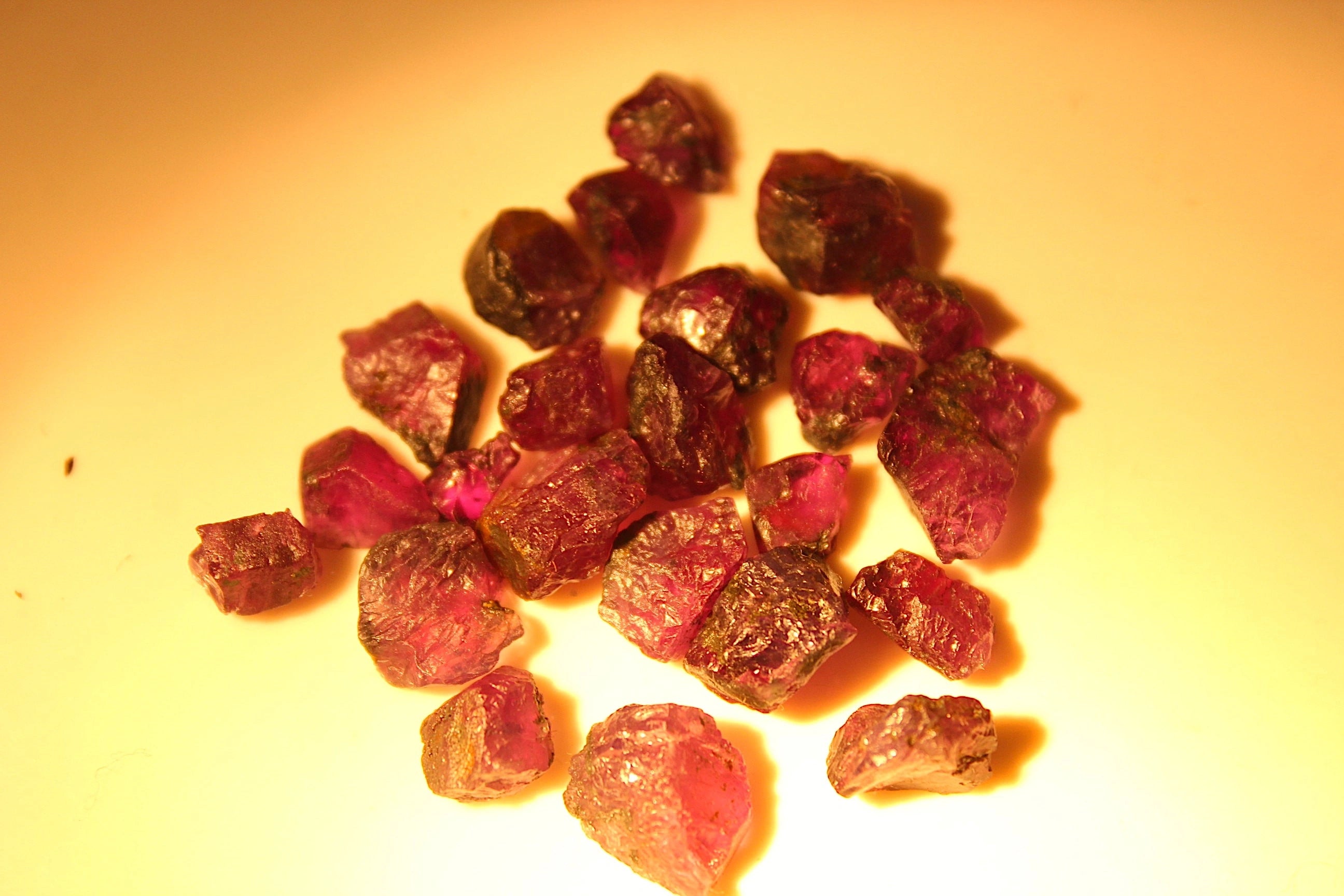 raw kashmir sapphire for faceting