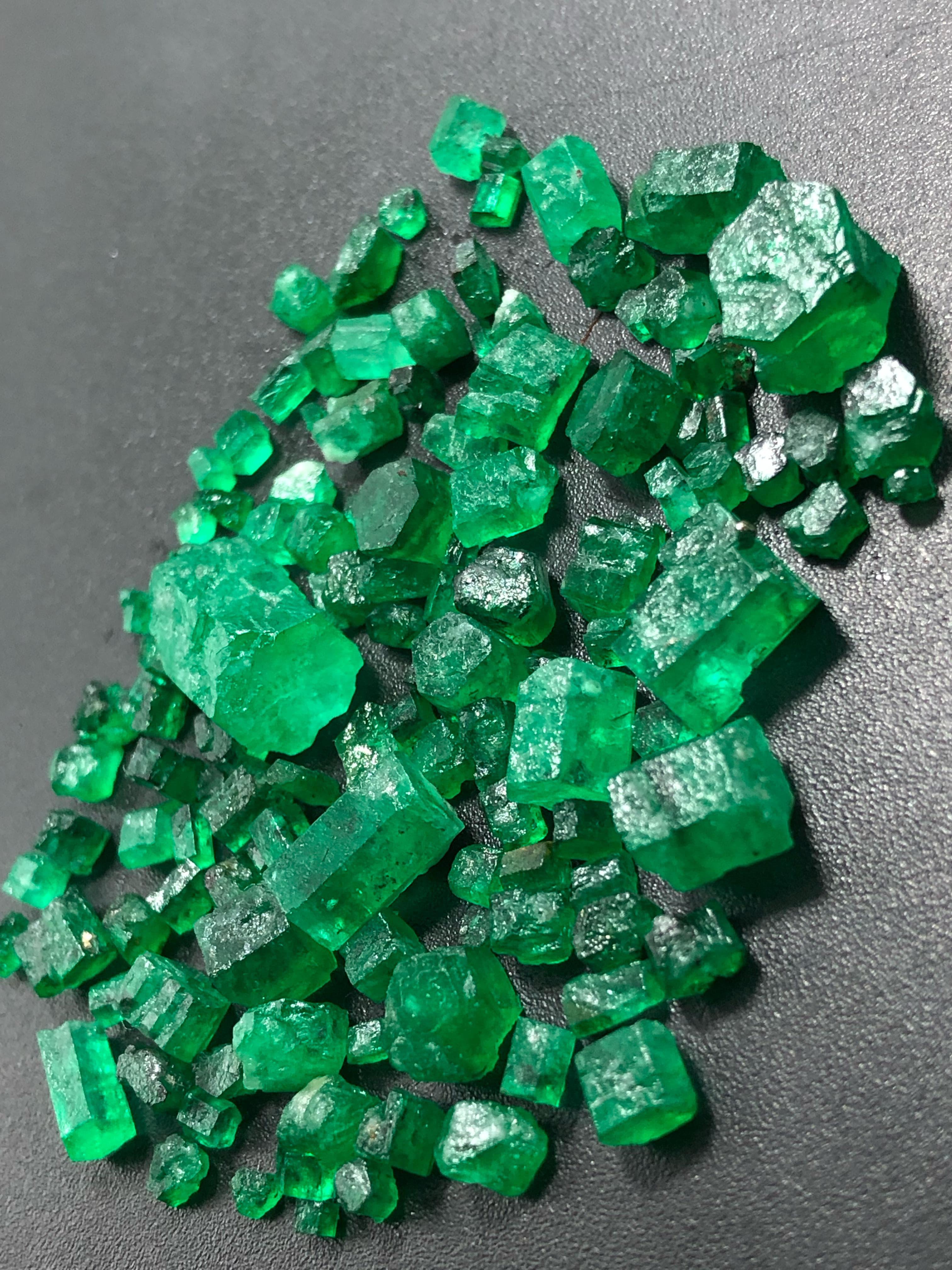 emerald stone uncut