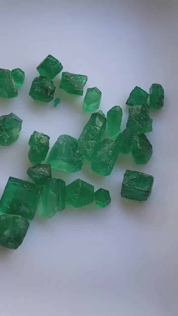 rough emerald stone
