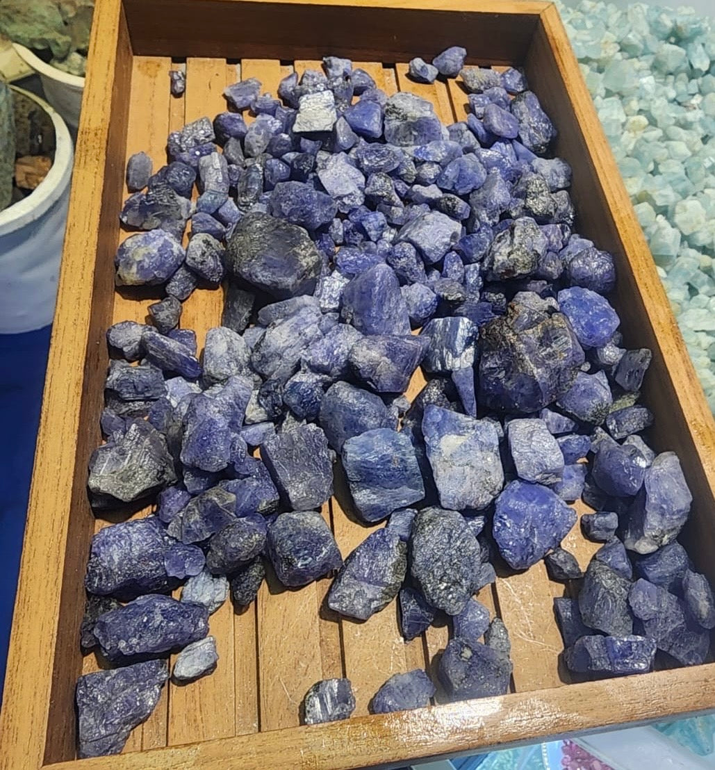 rough tanzanite gemstone