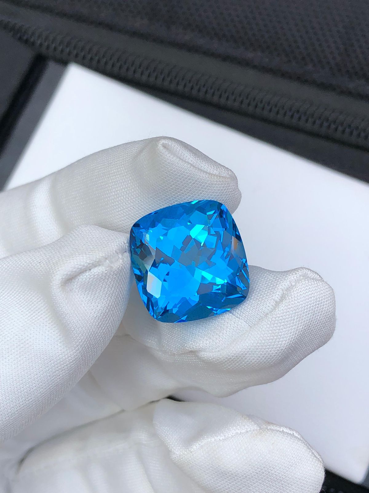 loose blue topaz gemstone for jewelry making  