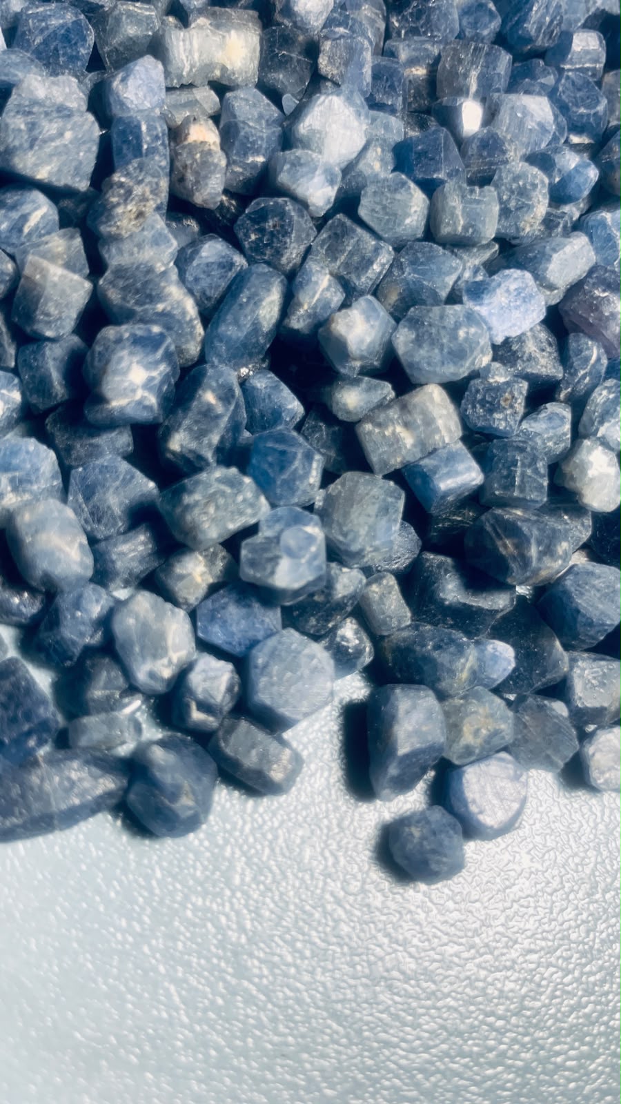 wholesale 250 grams blue sapphire raw stones

