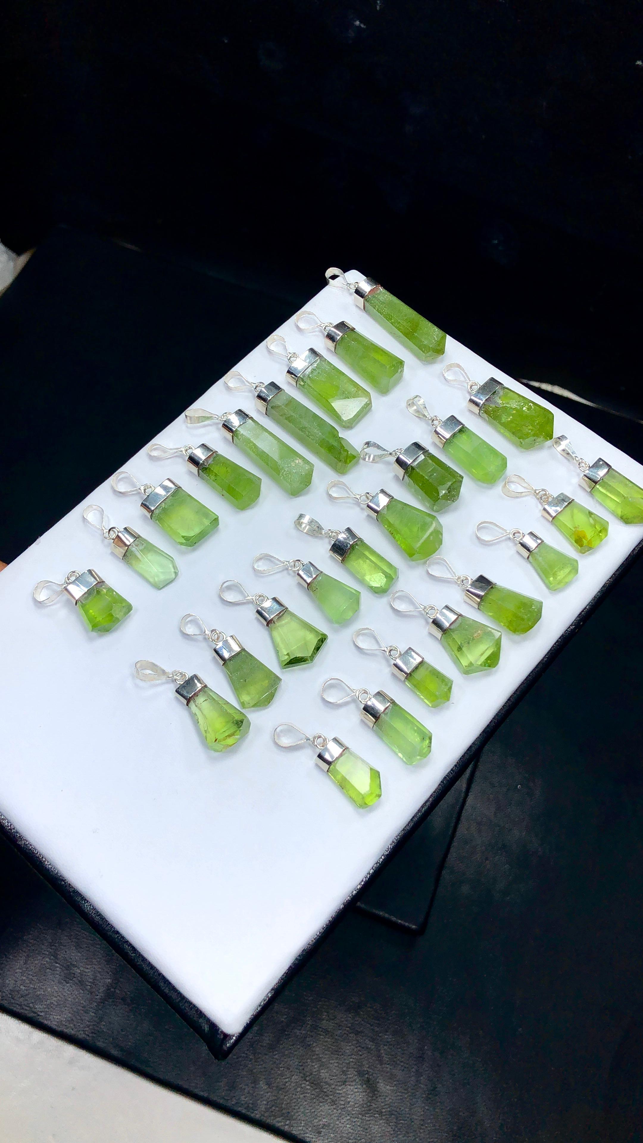 handmade peridot pendant 925 ethnic jewelry Kuchi

