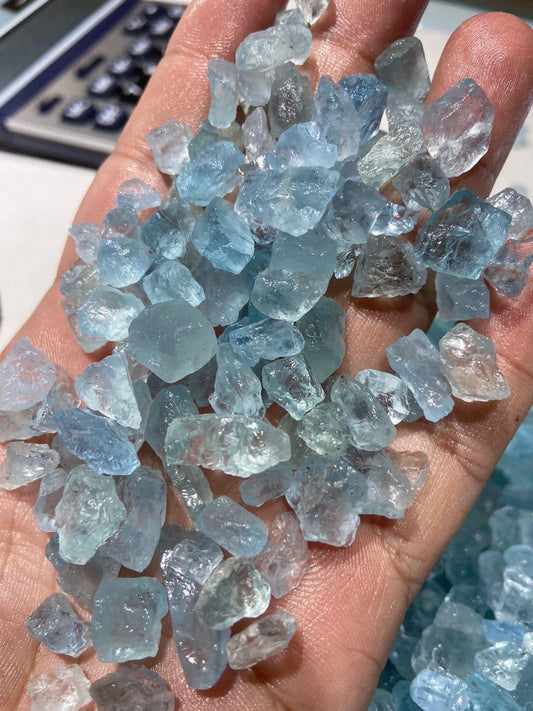 1 kg Natural Rough Aquamarine Stone