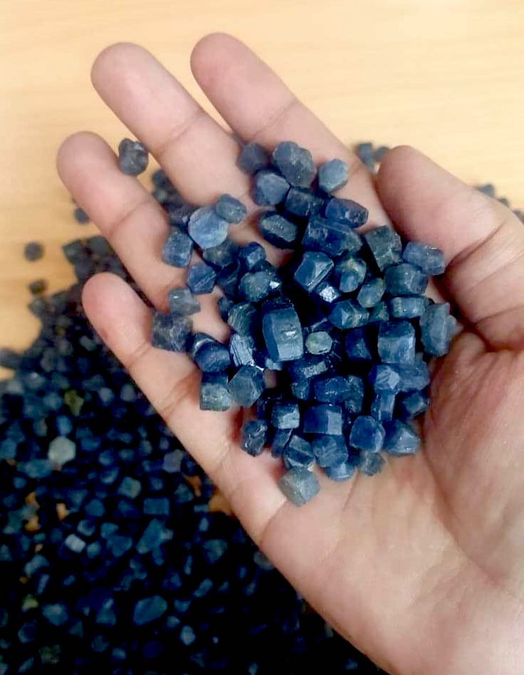 1kg Blue Sapphires Crystals