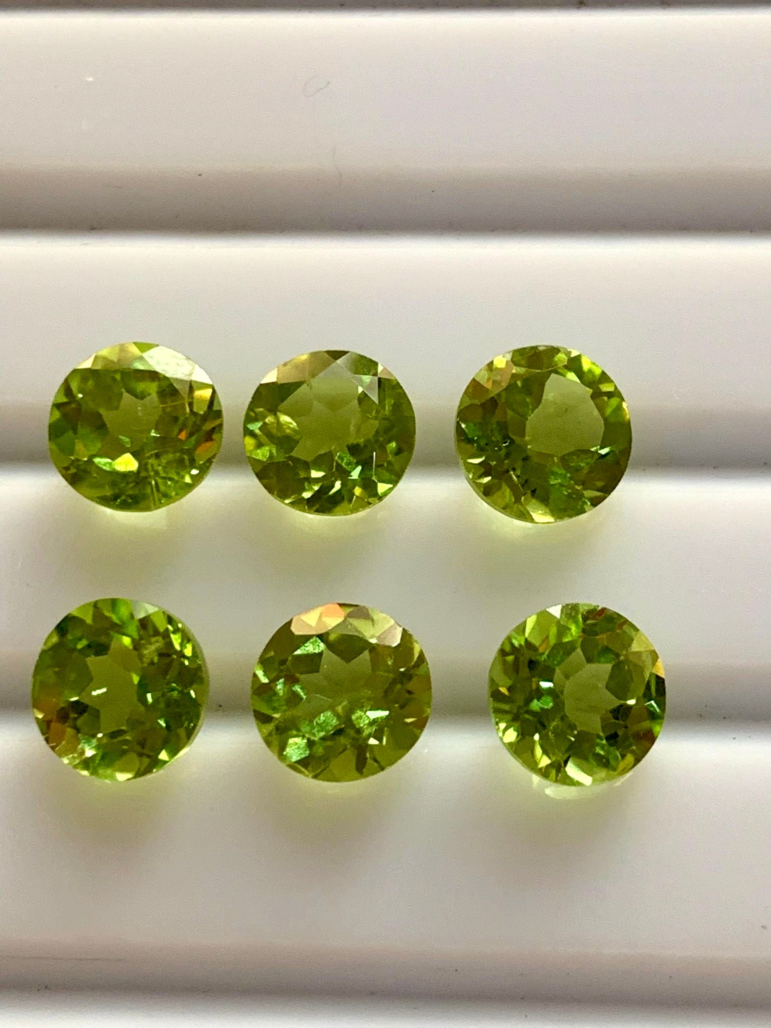 Calibrated Round Brilliant Diamond Loose Peridot I Gemstone