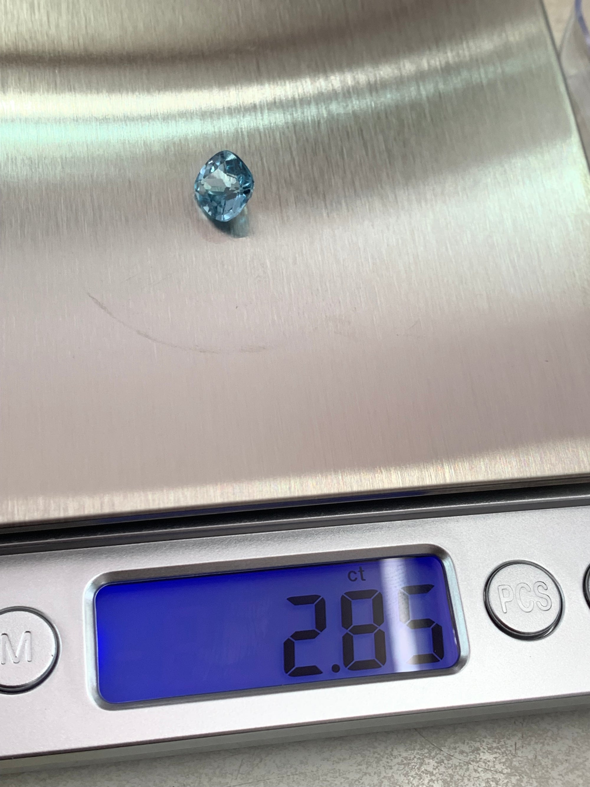 100 CARATS SKY TOPAZ LOOSE GEMSTONE