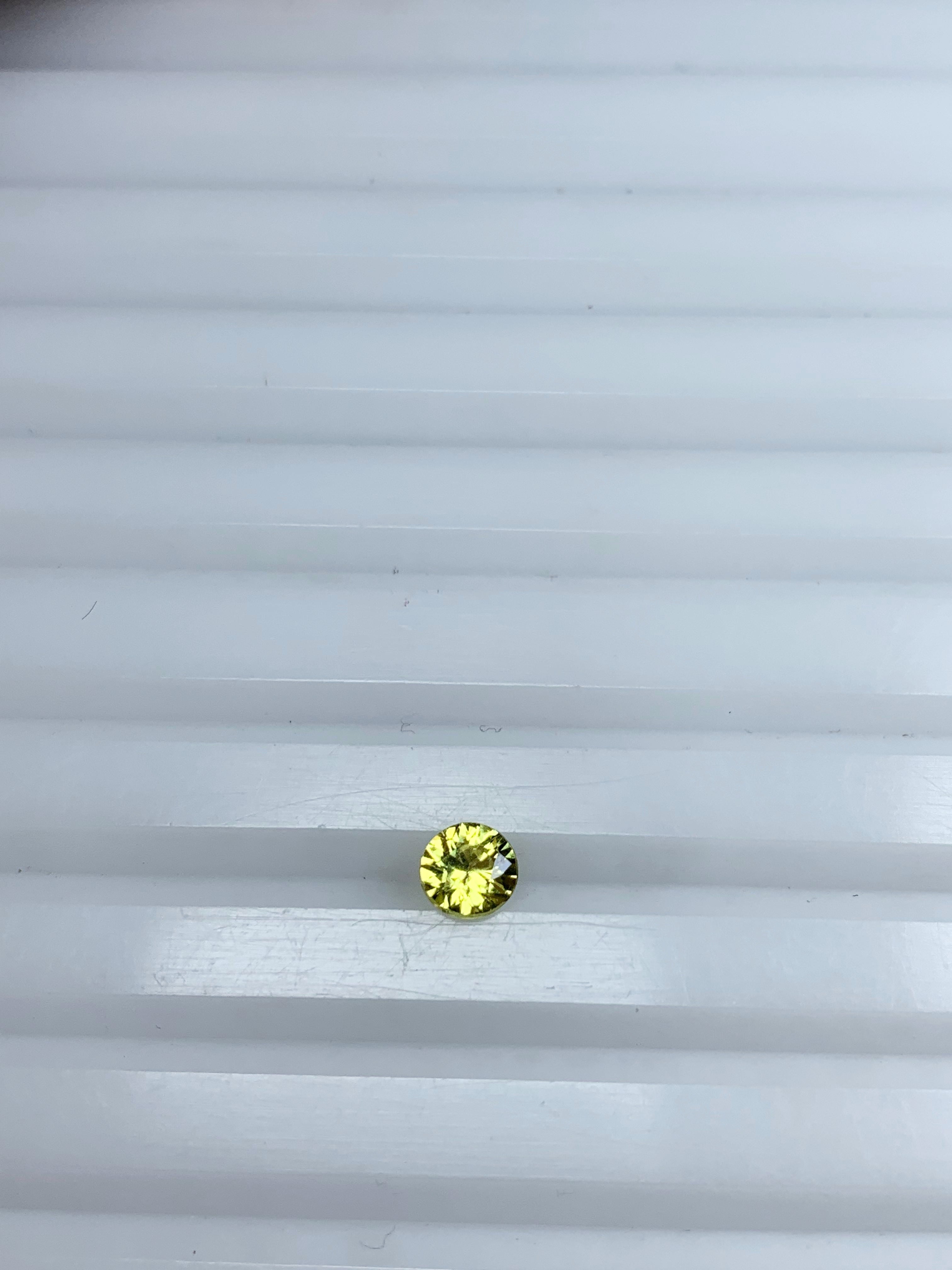 Yellow sapphire 0.50ct round cut certified
