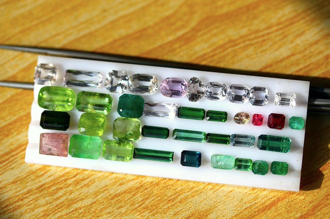 loose cut gemstone
