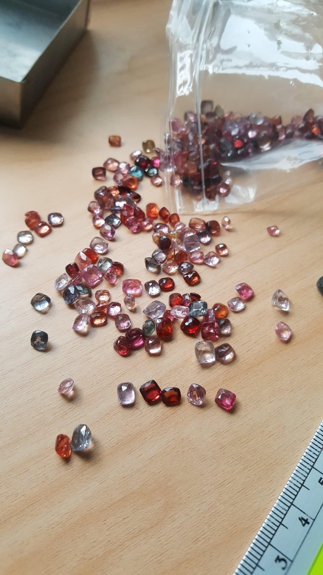 black spinel stones
