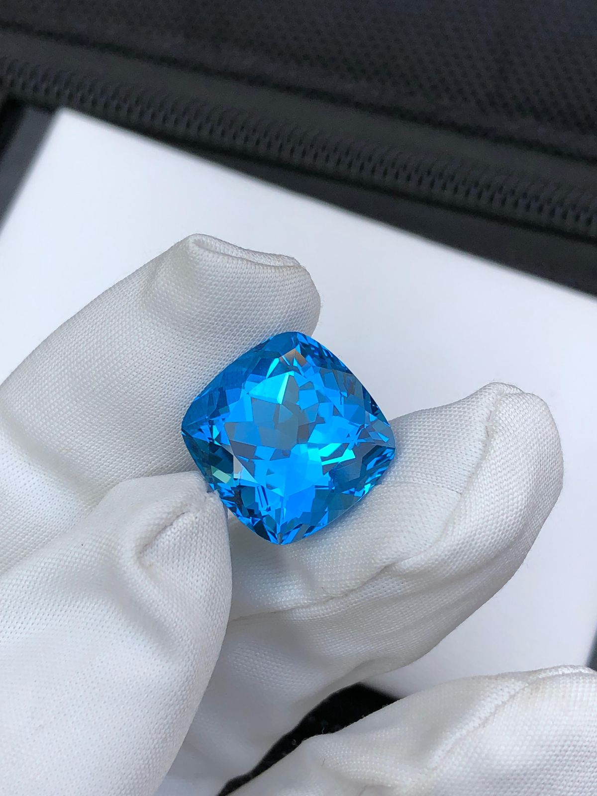 19.55 carat loose blue topaz stone