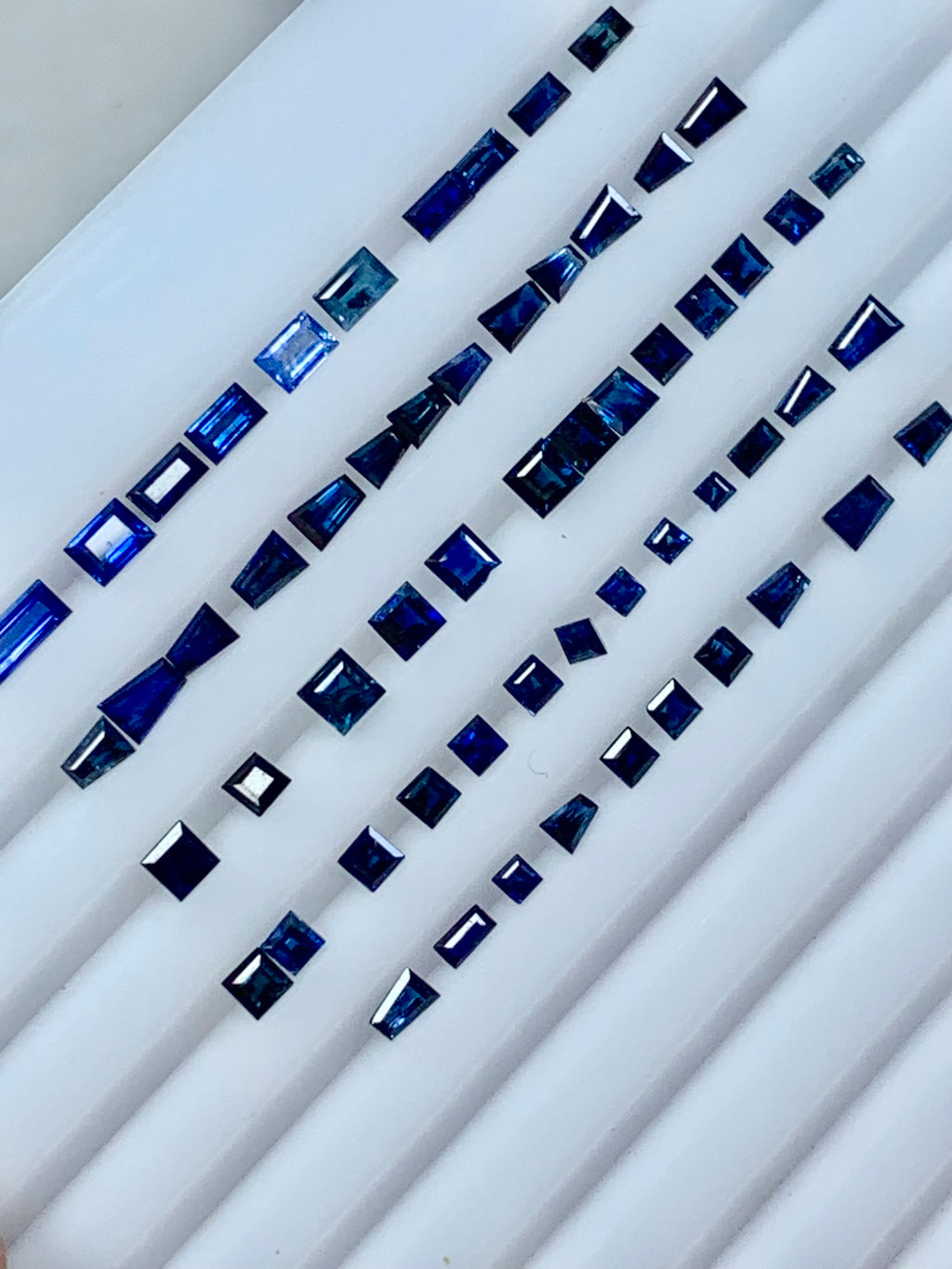 blue sapphire color
