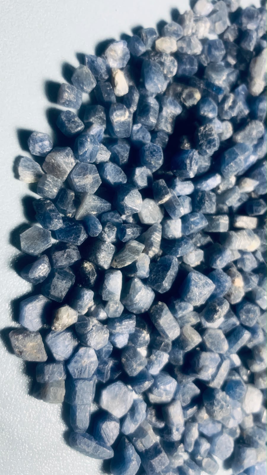 250 g mixed size blue sapphire rough

