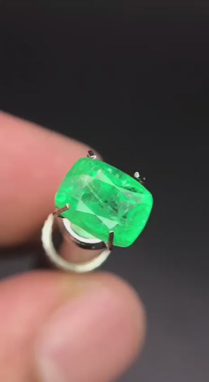 emerald cut engagement rings