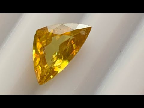 LOOSE YELLOW SPHENE CUT STONE TRIANGULAR SHAPE