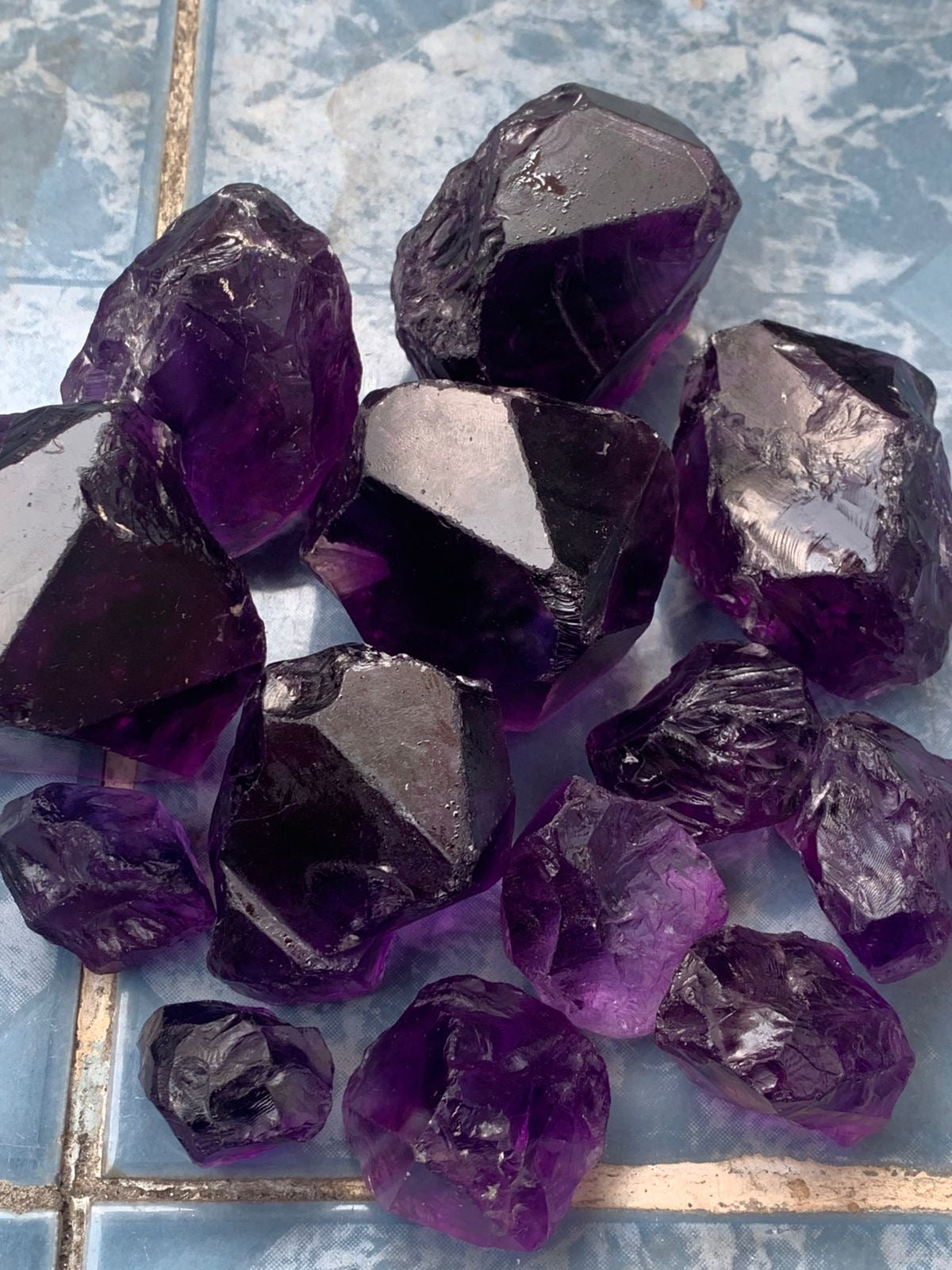 raw amethyst crystals