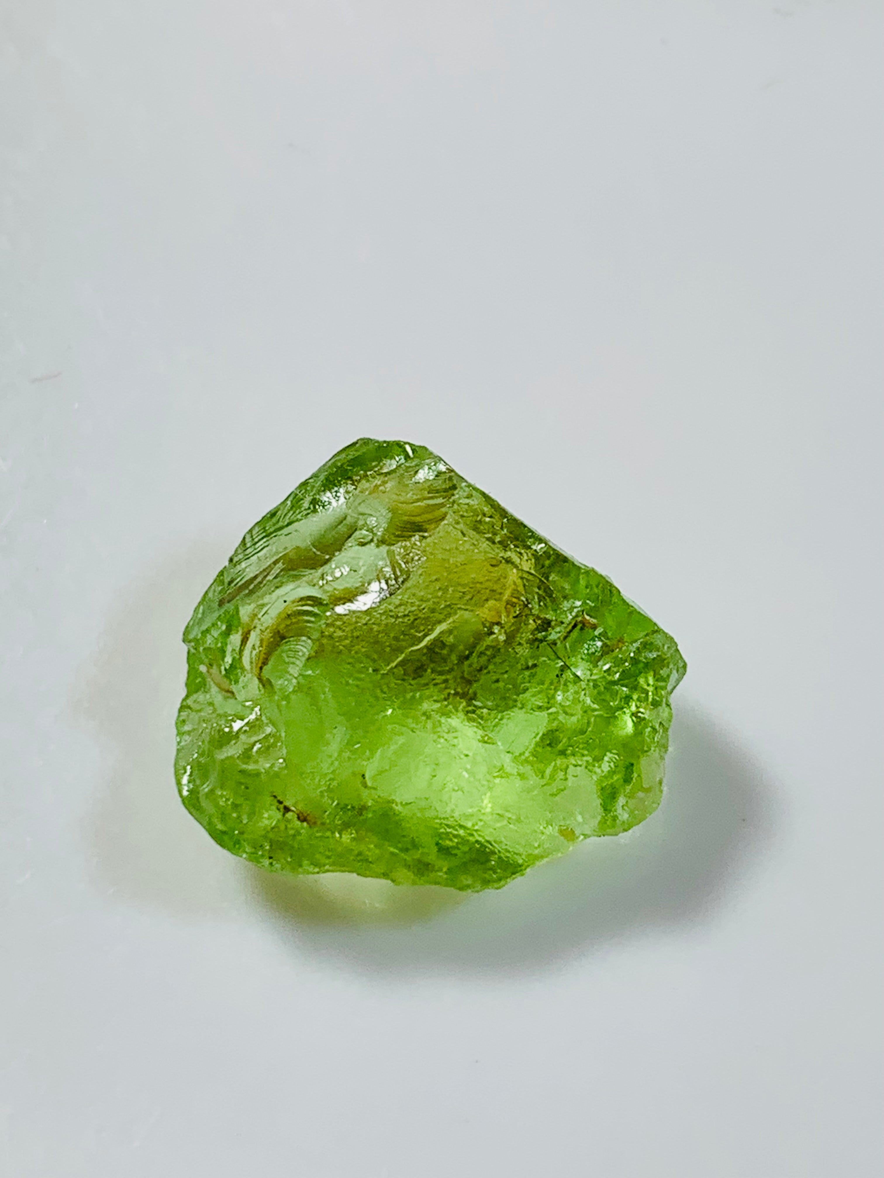 rough peridot gemstone for faceting