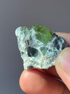 550 Gram Fluorescent Max Specimen Lot With 8 Grams  Peridot Specimen