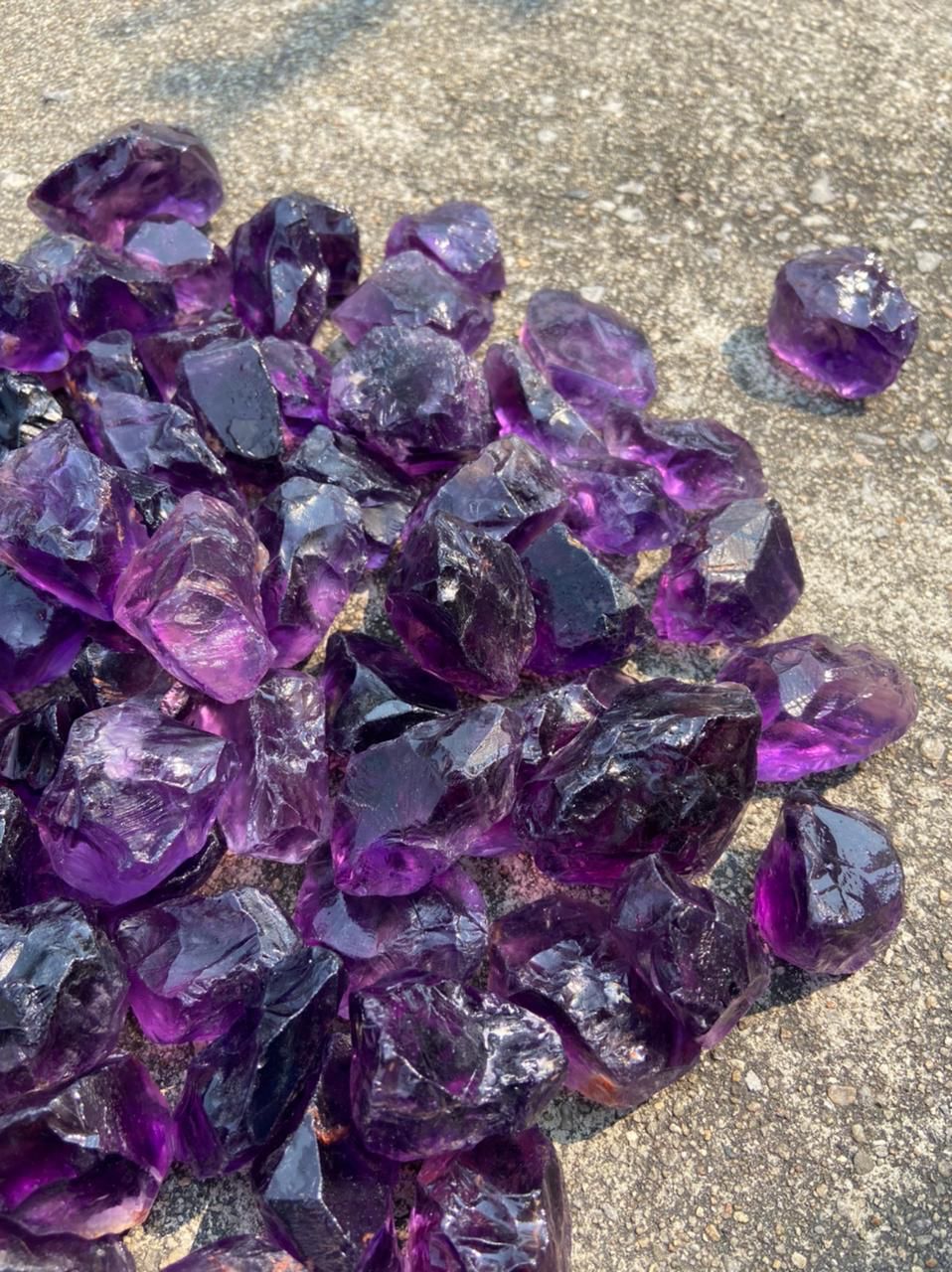 Amethyst Rought Brazil Raw Amethyst for faceting – GemsVisor