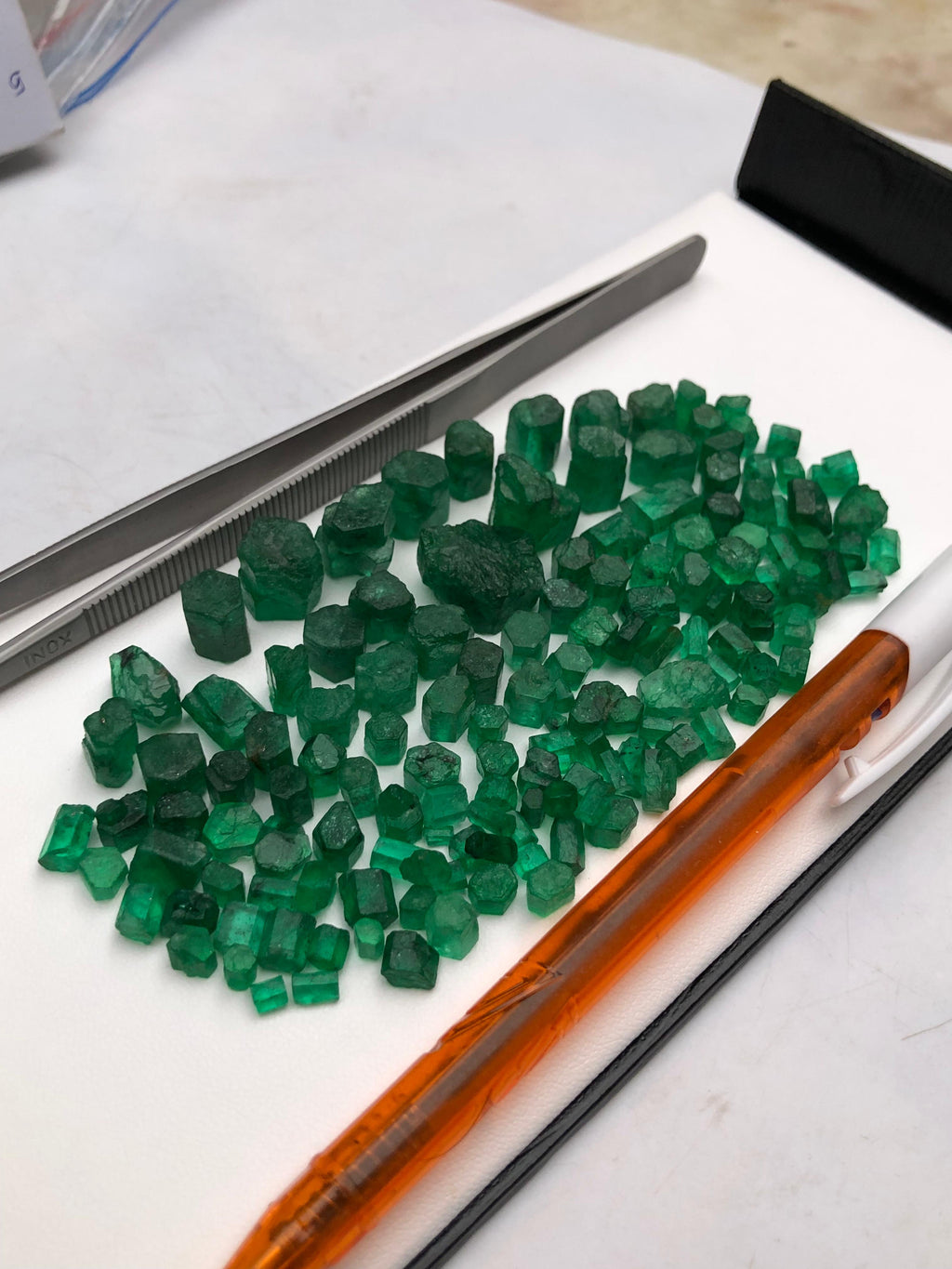 raw emerald for faceting
